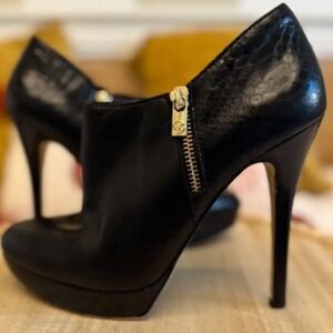 Michael Kors Black Leather York Bootie Size 9